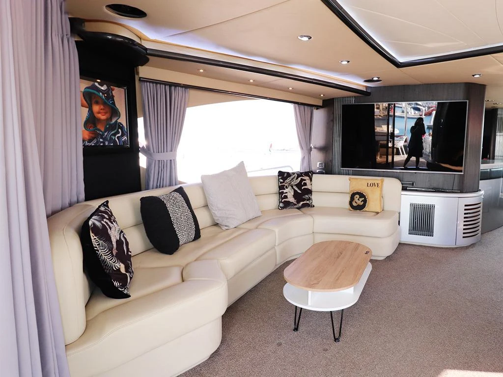 Hire Yacht in Dubai